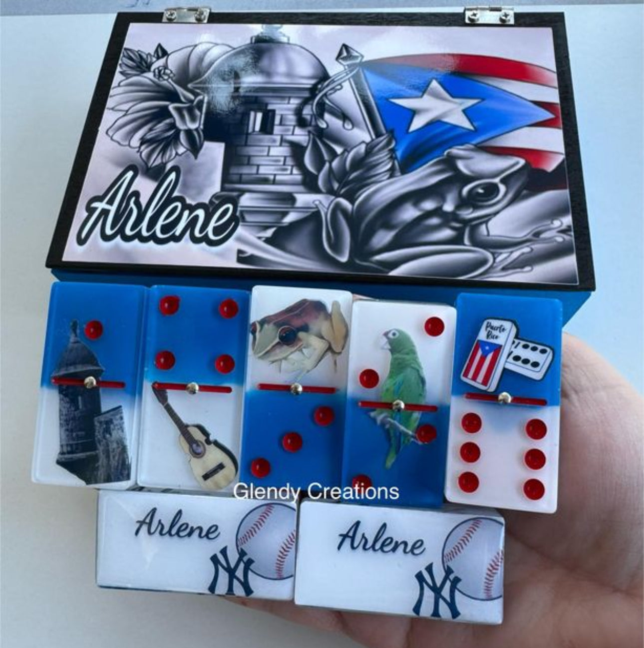 Dominoes with typical things from
Puerto Rico and the Yankees logo