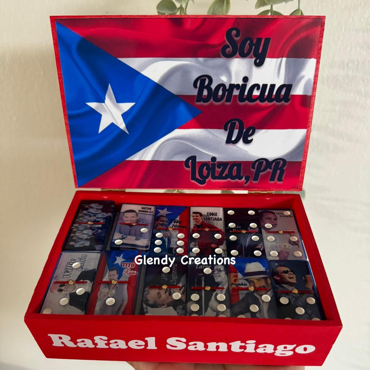 Domino games with the salceros you can personalize it with your favorite artists. (Importantly, the Domino set features 28 different artists)🚨(4-week delivery time)🚨