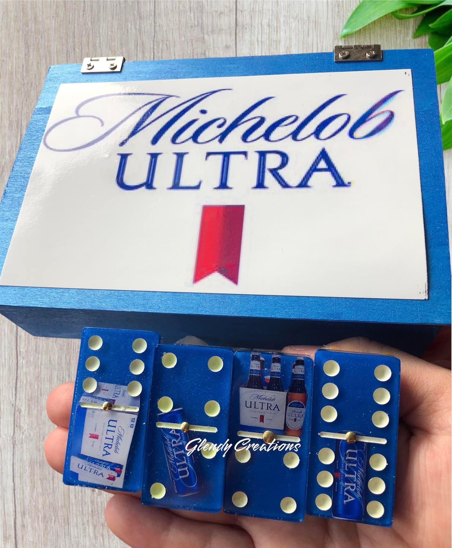 Juegos de dominós con motivo de cerveza Michelob